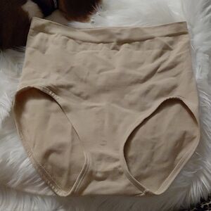 NWOT Bali Firm Control Brief X204 Size L Never Worn, French cut legs